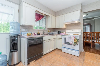 Kitchen Photo of 10510 Conrad Street, Chilliwack, BC