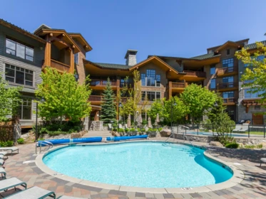 416 2202 Gondola Way, Whistler, BC, Whistler — Apartment/Condo for sale