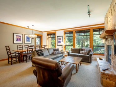 416 2202 Gondola Way, Whistler, BC, Whistler — Apartment/Condo for sale