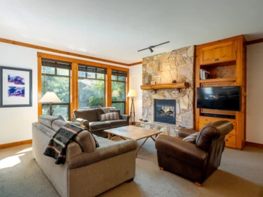 Kitchen Island Photo of 416 2202 Gondola Way, Whistler, BC
