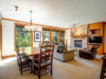 416 2202 Gondola Way, Whistler, BC, Whistler — Apartment/Condo for sale