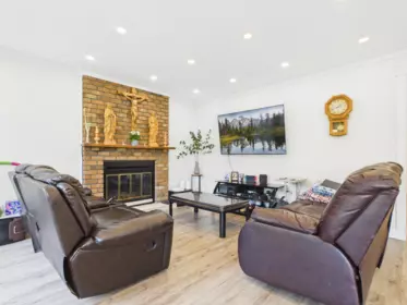 Breakfast Nook Photo of 431 Ewen Avenue, New Westminster, BC