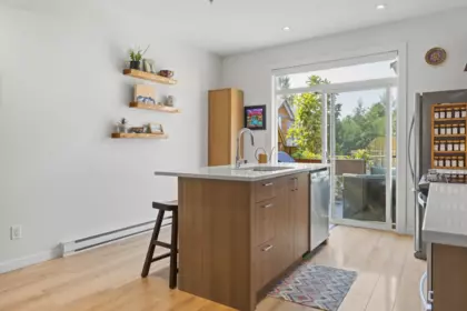 Kitchen Island Photo of 4 1188 Wilson Crescent, Squamish, BC