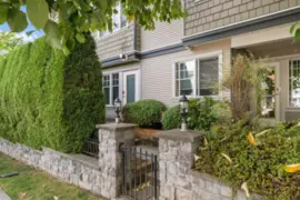 12 230 Tenth Street, New Westminster, BC