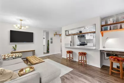 Kitchen Photo of 210 9867 Manchester Drive, Burnaby, BC