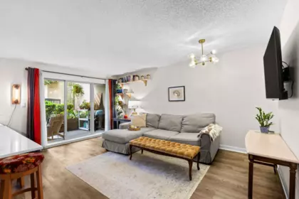 210 9867 Manchester Drive, Burnaby, BC, Burnaby — Apartment/Condo for sale