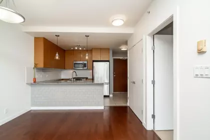 Primary Bathroom Photo of 1007 6888 Alderbridge Way, Richmond, BC