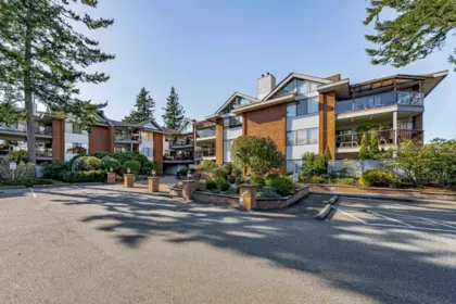 Front Yard Photo of 305 15270 17 Avenue, Surrey, BC