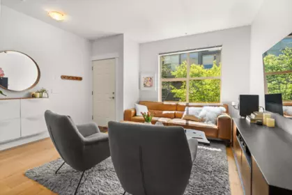 Breakfast Nook Photo of 3 307 E 15th Street, North Vancouver, BC
