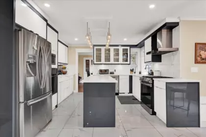 Breakfast Nook Photo of 15017 73a Avenue, Surrey, BC