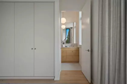 Hallway Photo of 2 164 E 38th Avenue, Vancouver, BC