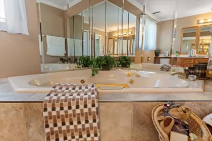 Entry Foyer Photo of 10371 Kent Road, Chilliwack, BC