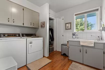 Hallway Photo of 10371 Kent Road, Chilliwack, BC