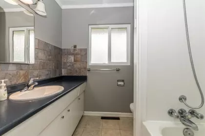 Kitchen Island Photo of 46615 Fraser Avenue, Chilliwack, BC
