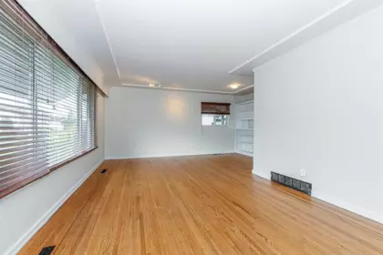 Walk-In Closet Photo of 46615 Fraser Avenue, Chilliwack, BC
