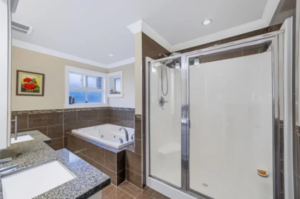 Guest Bathroom Photo of 35708 Zanatta Place, Abbotsford, BC