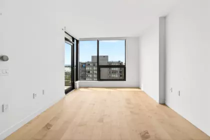 1304 135 E 13th Street, North Vancouver, BC, North Vancouver — Apartment/Condo for sale