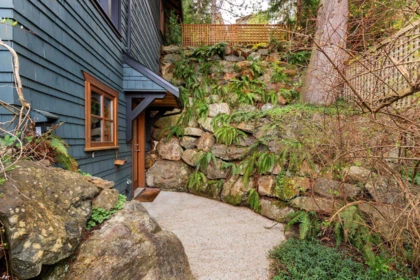Front Yard Photo of 555 Roocroft Lane, Bowen Island, BC