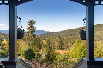 555 Roocroft Lane, Bowen Island, BC, Bowen island — Single Family Residence for sale