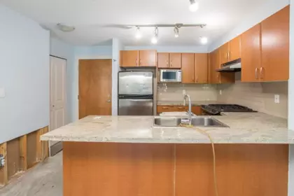 313 4728 Dawson Street, Burnaby, BC, Burnaby — Apartment/Condo for sale