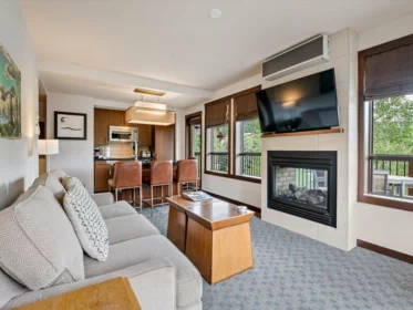 208C 2020 London Lane, Whistler, BC, Whistler — Apartment/Condo for sale