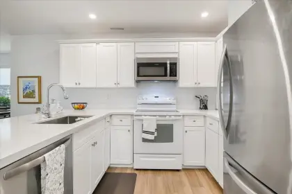 207 13959 16 Avenue, Surrey, BC, Surrey — Apartment/Condo for sale