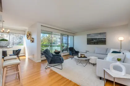 101 2246 Bellevue Avenue, West Vancouver, BC, West vancouver — Apartment/Condo for sale
