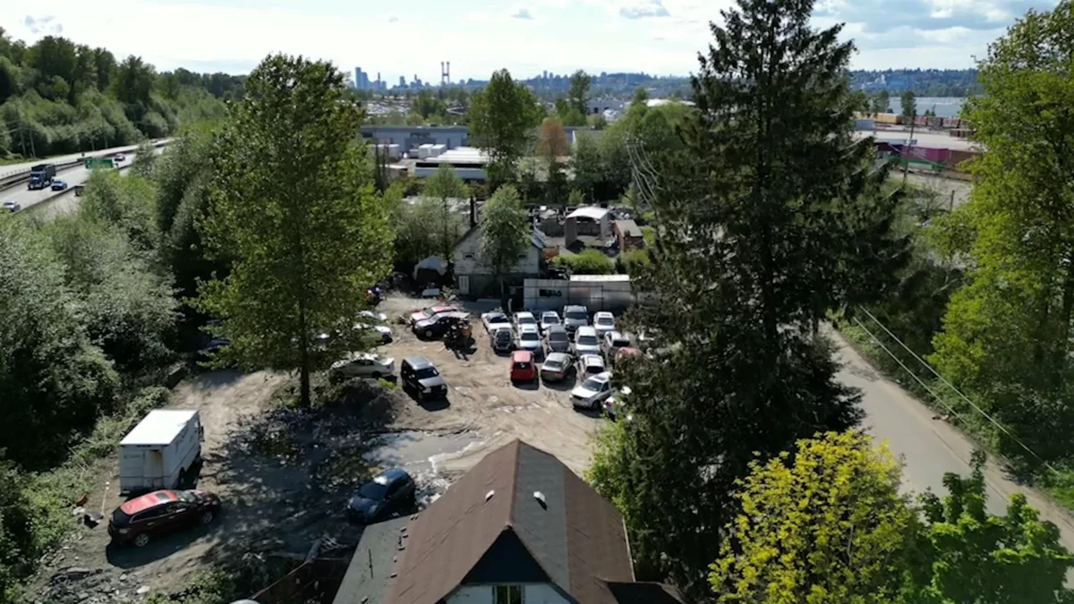 Kitchen Island Photo of 13848 117 Avenue, Surrey, BC