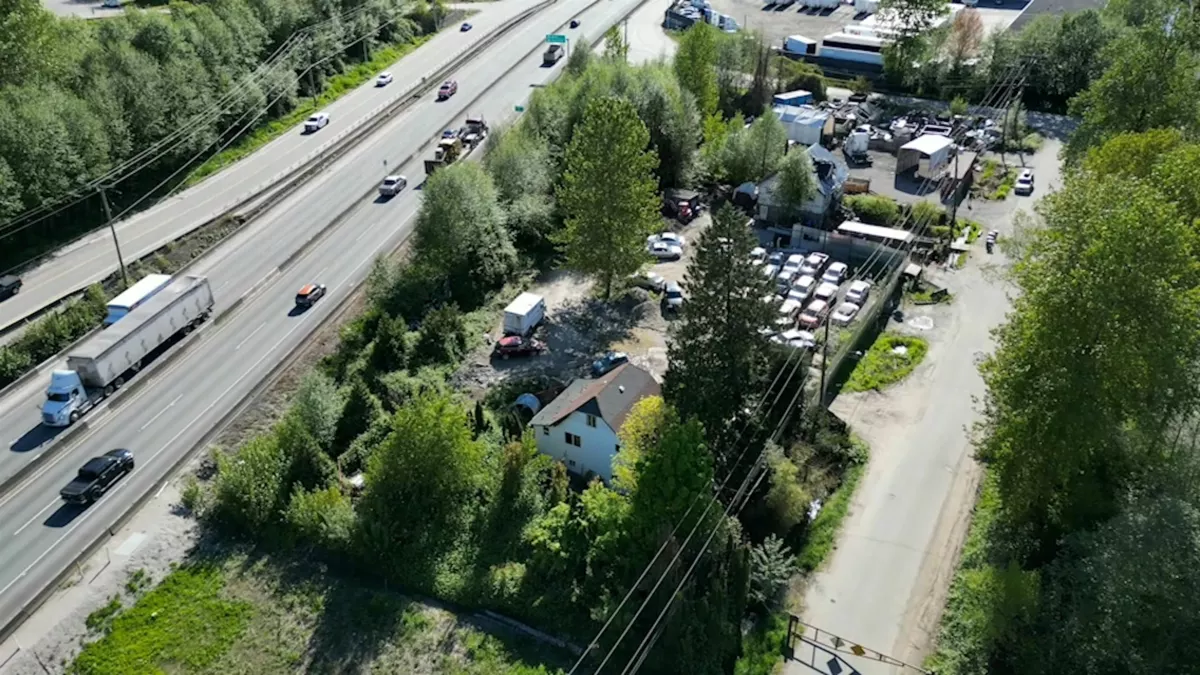 Kitchen Photo of 13848 117 Avenue, Surrey, BC