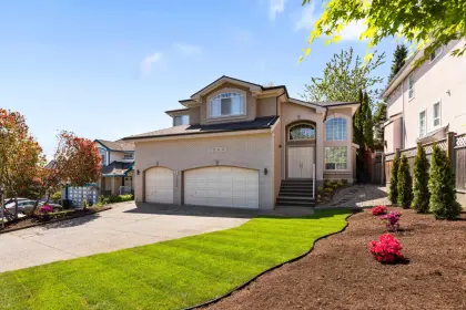1560 Pinetree Way, Coquitlam, BC, Coquitlam — Single Family Residence for sale