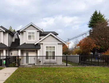 6893 Burns Street, Burnaby, BC, Burnaby — Half Duplex for sale