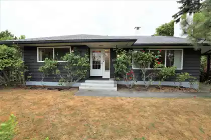 5690 Mermaid Street, Sechelt, BC, Sechelt — Single Family Residence for sale