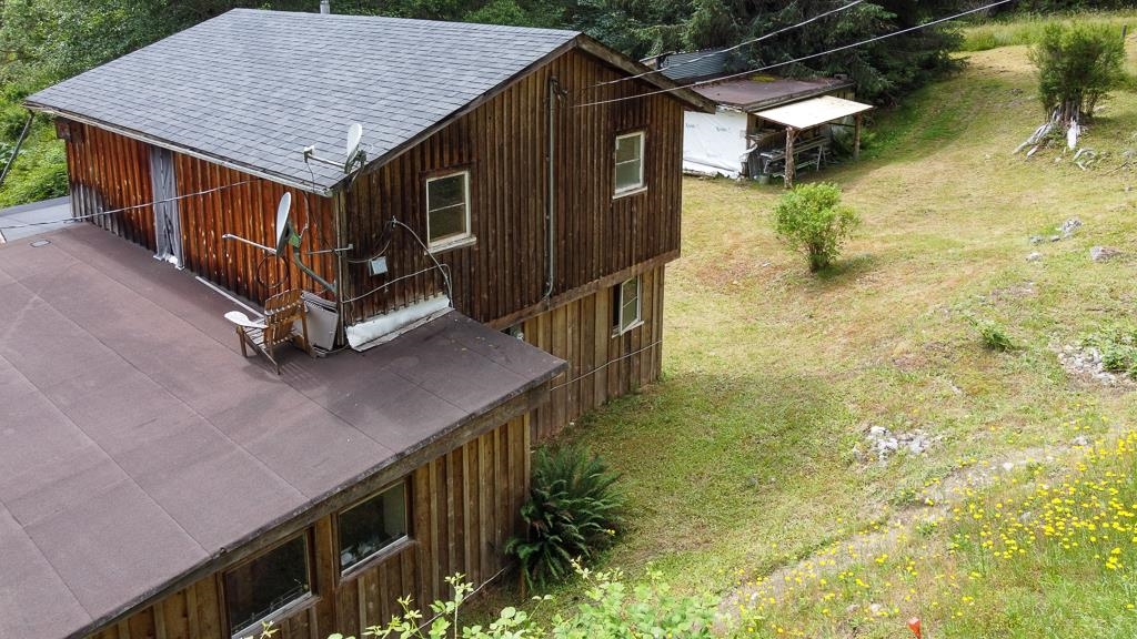 Family Room Photo of 13611 Barabash Road, Madeira Park, BC