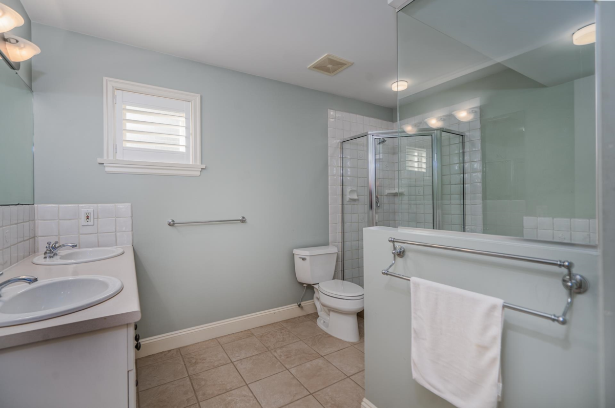 Laundry Room Photo of 1460 Nelson Avenue, West Vancouver, BC