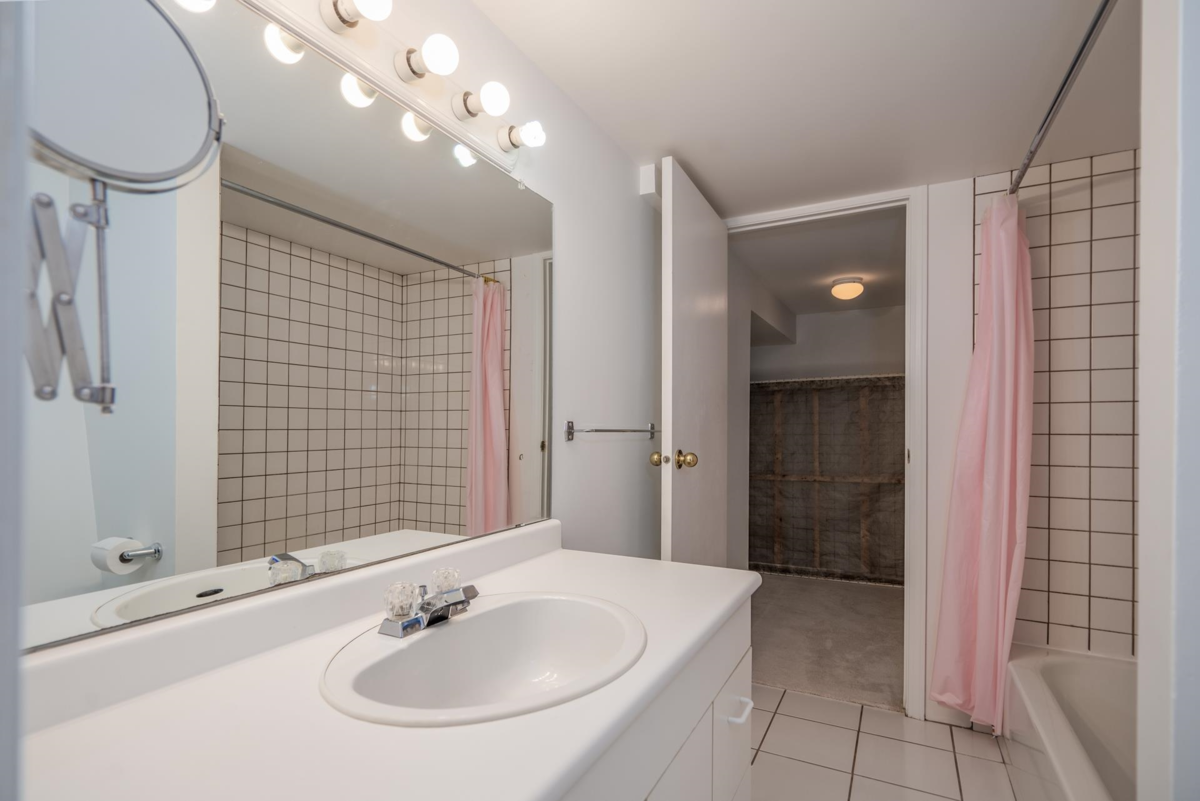 Swimming Pool Photo of 1460 Nelson Avenue, West Vancouver, BC