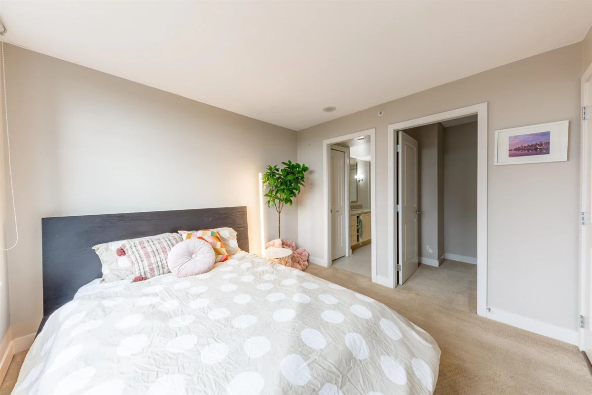 Mudroom Photo of 1103 6333 Katsura Street, Richmond, BC