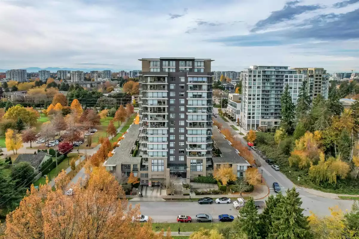 Swimming Pool Photo of 1103 6333 Katsura Street, Richmond, BC