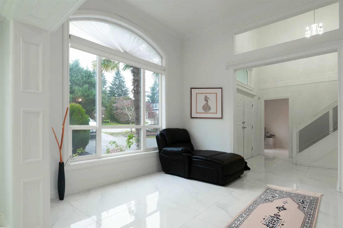 Walk-In Closet Photo of 1388 Lee Street, White Rock, BC