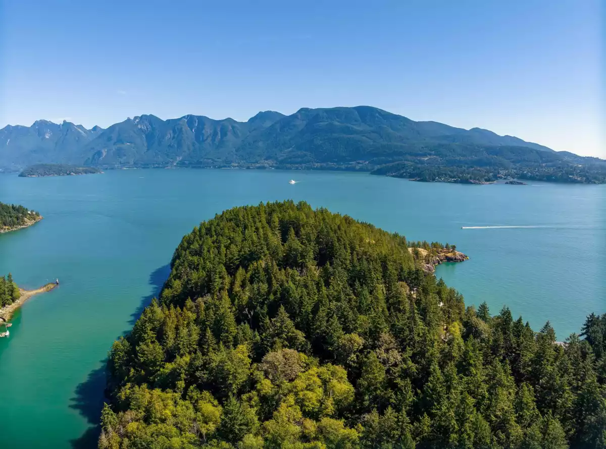 Basement Recreation Room Photo of 341 Robinson Road, Bowen Island, BC