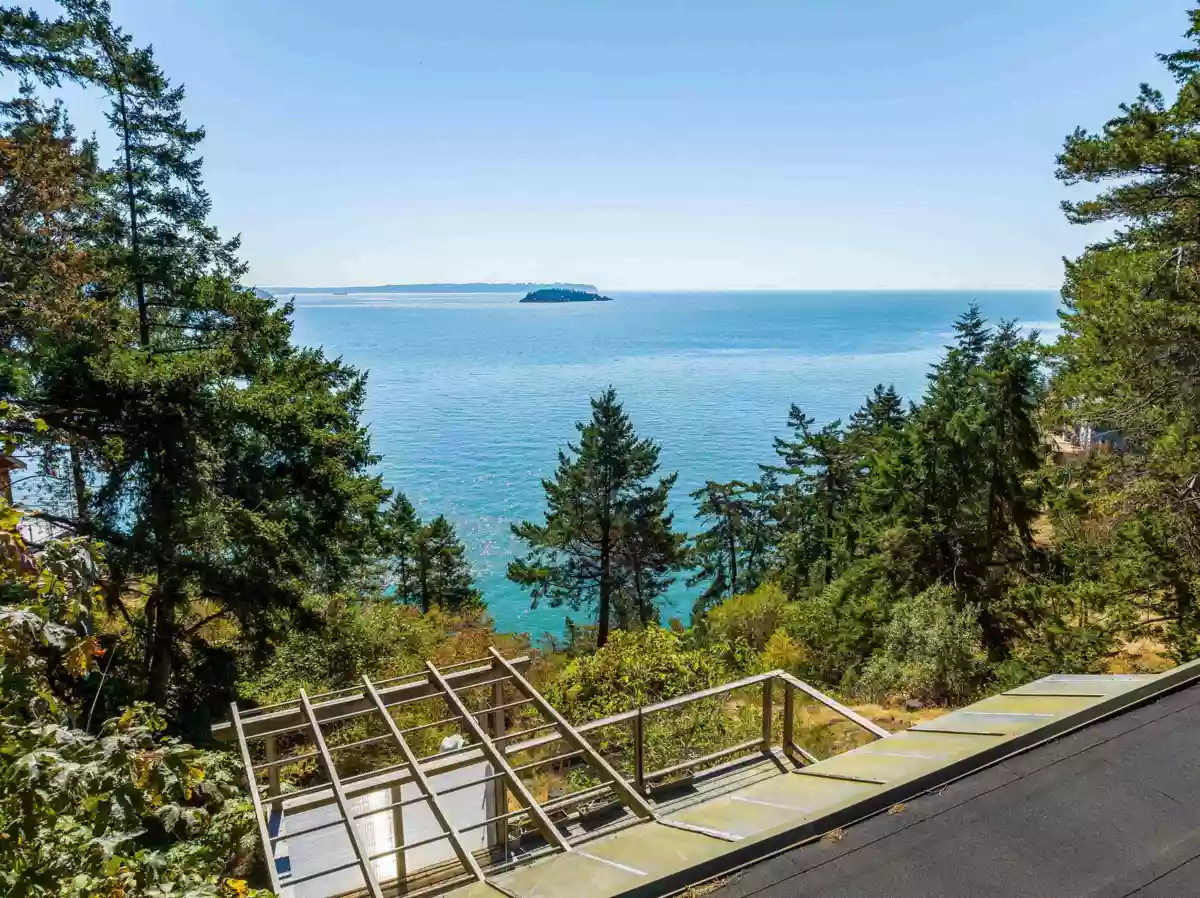 Family Room Photo of 341 Robinson Road, Bowen Island, BC