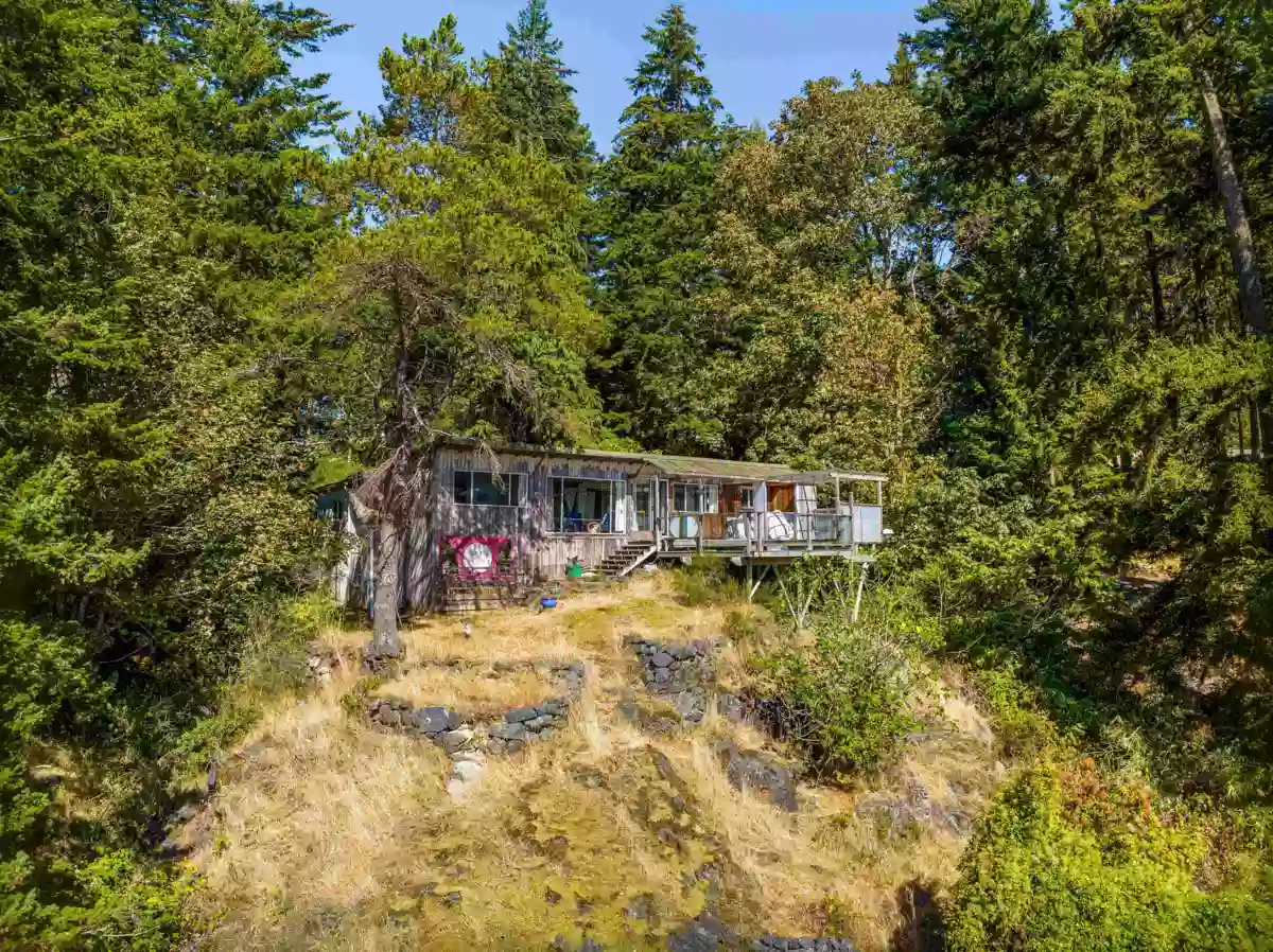 Kitchen Island Photo of 341 Robinson Road, Bowen Island, BC