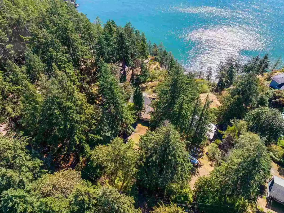 Primary Bathroom Photo of 341 Robinson Road, Bowen Island, BC