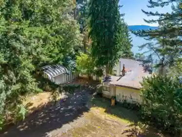Breakfast Nook Photo of 341 Robinson Road, Bowen Island, BC