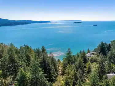 341 Robinson Road, Bowen Island, BC, Bowen Island — 3 bed single family residence for sale