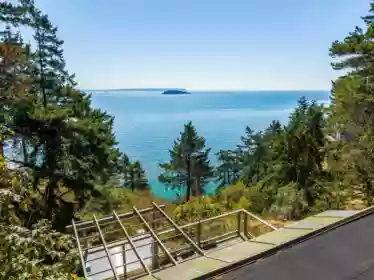 341 Robinson Road, Bowen Island, BC, Bowen Island — Single Family Residence for sale