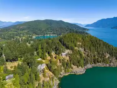 Powder Room Photo of 341 Robinson Road, Bowen Island, BC