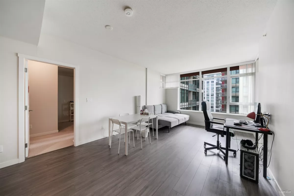 Walk-In Closet Photo of 1001 7338 Gollner Avenue, Richmond, BC