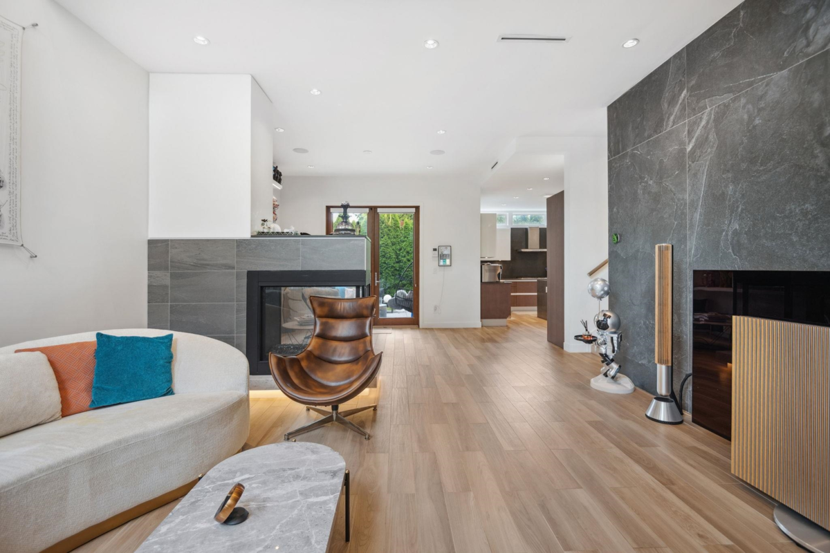 Kitchen Island Photo of 18 9055 Dayton Avenue, Richmond, BC