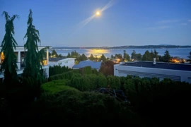 15662 Semiahmoo Avenue, White Rock, BC