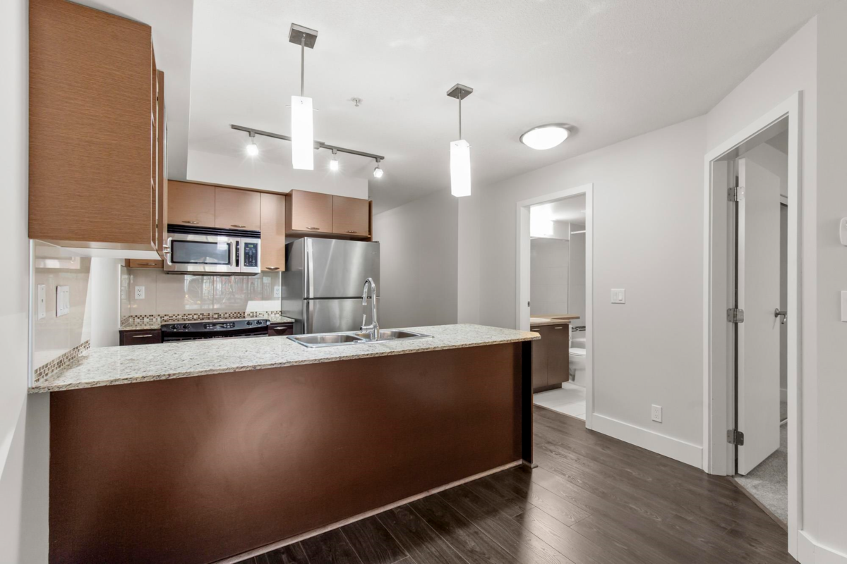 Walk-In Closet Photo of 217 2233 Mckenzie Road, Abbotsford, BC